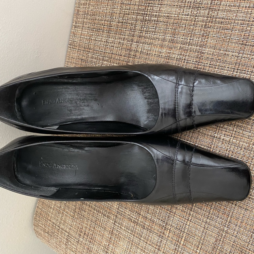 Black Pumps, beautiful and gently used.